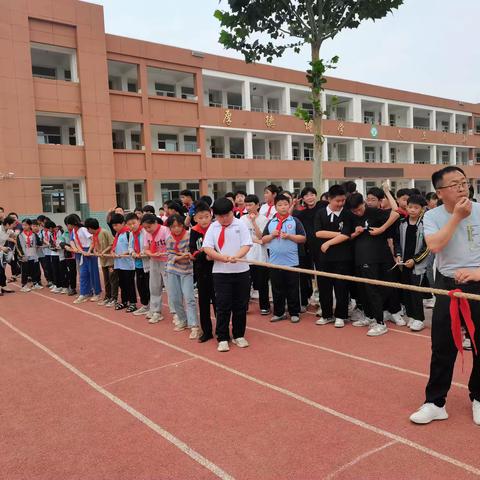 弘扬中华美育精神，承载家乡传统文化——“一根绳， 一条心”新华民族小学北校“六一” 拔河比赛