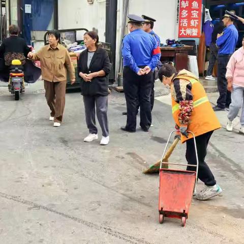 英中街道莲花池社区开展占道经营集中整治行动