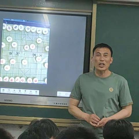 棋采飞扬，晦暗深涌