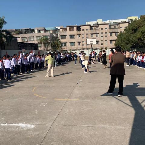 我运动 我健康 我自信 我快乐——新兴小学举行一分钟跳绳比赛