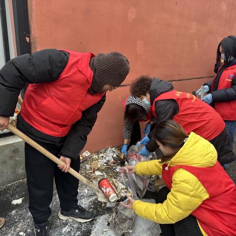 张北县南山路办事处永和社区开展 ‍“雷锋精神伴我行 清洁家园我先行” ‍志愿活动