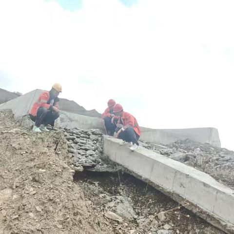 临潭公路段开展汛期及“五一”节前安全生产大检查，全力保障道路安全畅通