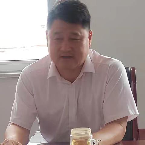 雪野街道西抬头村举行大学生欢送会