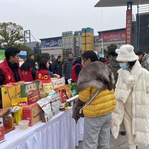 百县万品“新春行动”| 农贸公司开展助农产品进市场活动