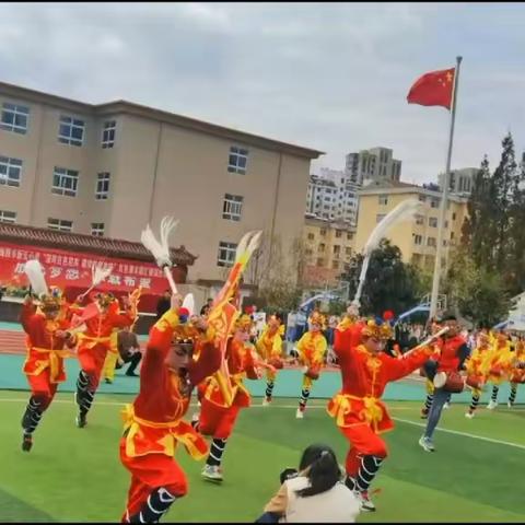 演绎红色经典，赓续红色血脉——海阳市新元小学红色课本剧汇报演出暨读书表彰活动