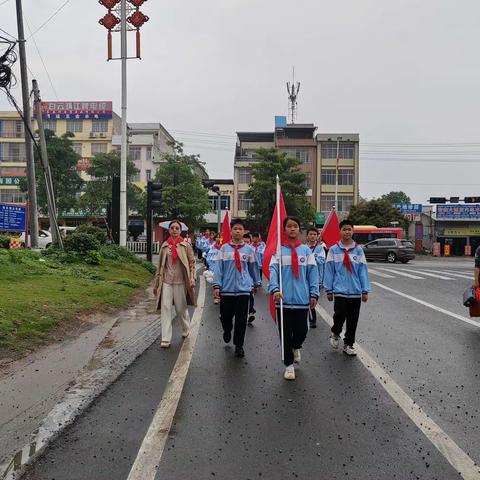 “缅怀革命先烈 传承红色基因”———平南县上渡街道中心小学清明祭英烈活动