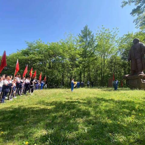 田师付镇中心学校组织开展“踏红色遗址，学抗联精神”主题教育实践活动