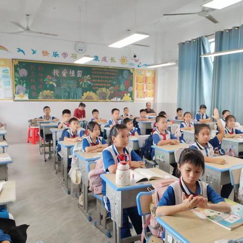 聚焦新课标 赋能新课堂  —— 王爱丽《认识几分之一》送教活动简讯