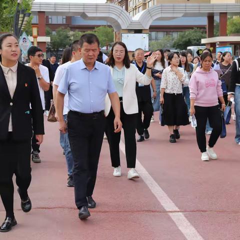 智慧引领转型  科技点亮教育——自治区国培项目科学教育骨干教师访学观摩活动纪实