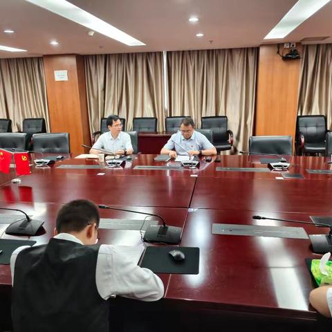 新疆分行办公室党支部召开党员大会暨“扬清风正气 铸忠诚党魂”主题党日活动