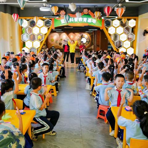 探秘蜜蜂王国，趣享自然课堂 ——海口市美兰实验小学一至三年级研学之旅