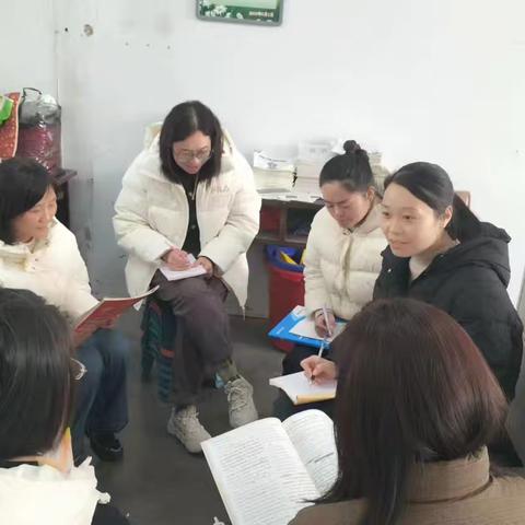 “凝心聚力：英语备课组集体备课活动纪实”