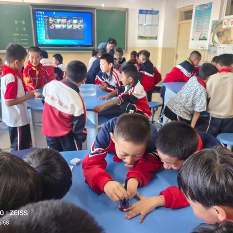 龙泉小学趣味实验社团剪影——科学启迪智慧，科技创造未来