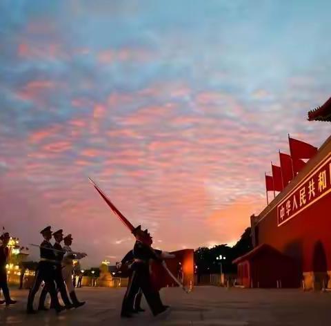 《自强不息，荣校报国》主题班会