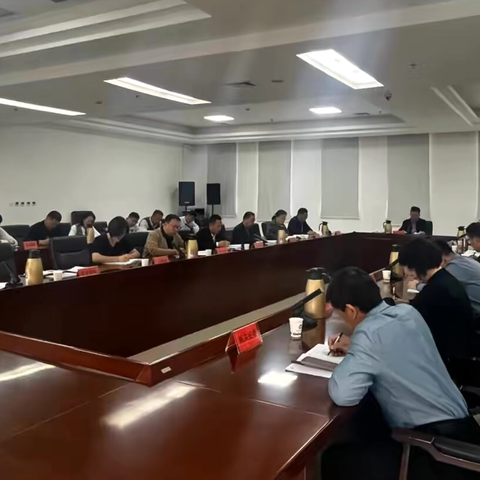 巴彦淖尔市自然资源局召开党组中心组理论学习（扩大）会议
