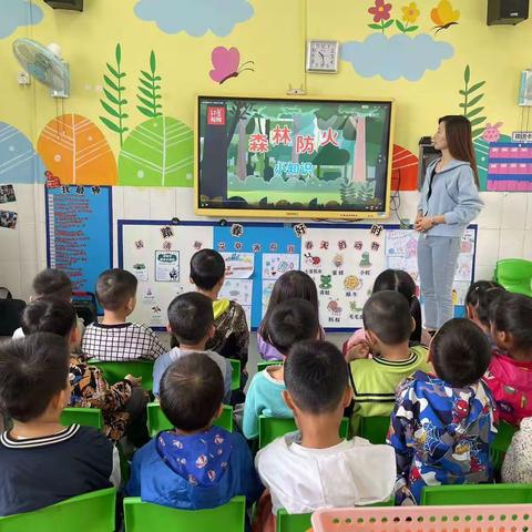 ＂森林防火，从你我做起＂——浸潭镇红星希望小学附属幼儿园消防演练活动