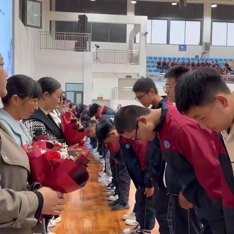 正道中学初二年级感恩母亲节暨期中考试表彰大会