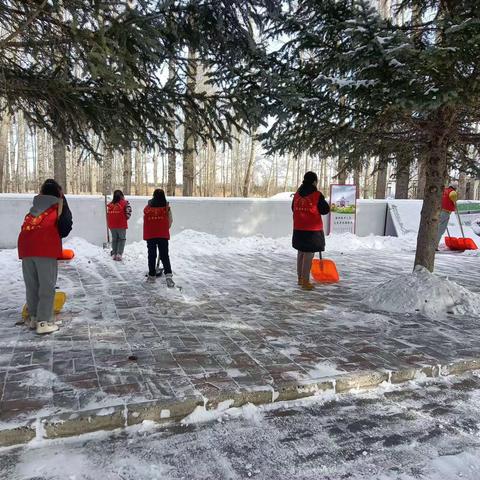 索博日嘎蒙授中心小学志愿扫雪活动