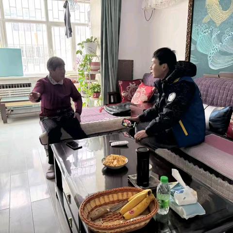 网格员暖人心：为老人上门交医保
