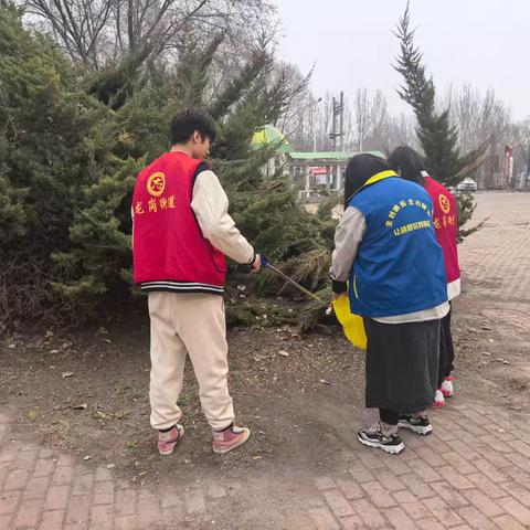 龙卉社区开展“环境卫生大清理 共建整洁家园”活动