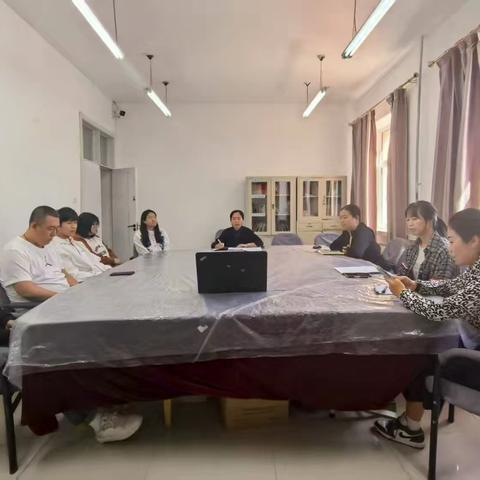 龙卉社区开展全民国防教育月宣传活动