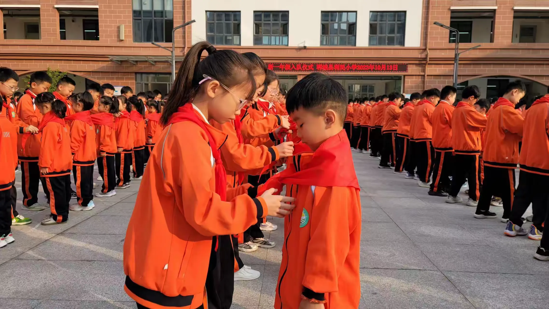 简篇-“筑梦新时代,争做好队员” 郓城县利民小学少年先锋队入队仪式