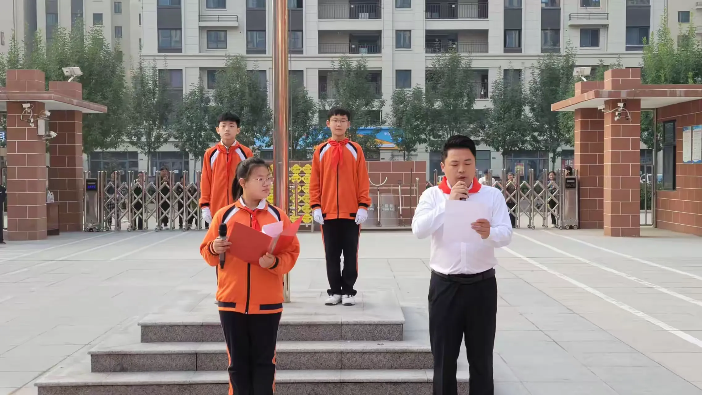 简篇-“筑梦新时代,争做好队员” 郓城县利民小学少年先锋队入队仪式