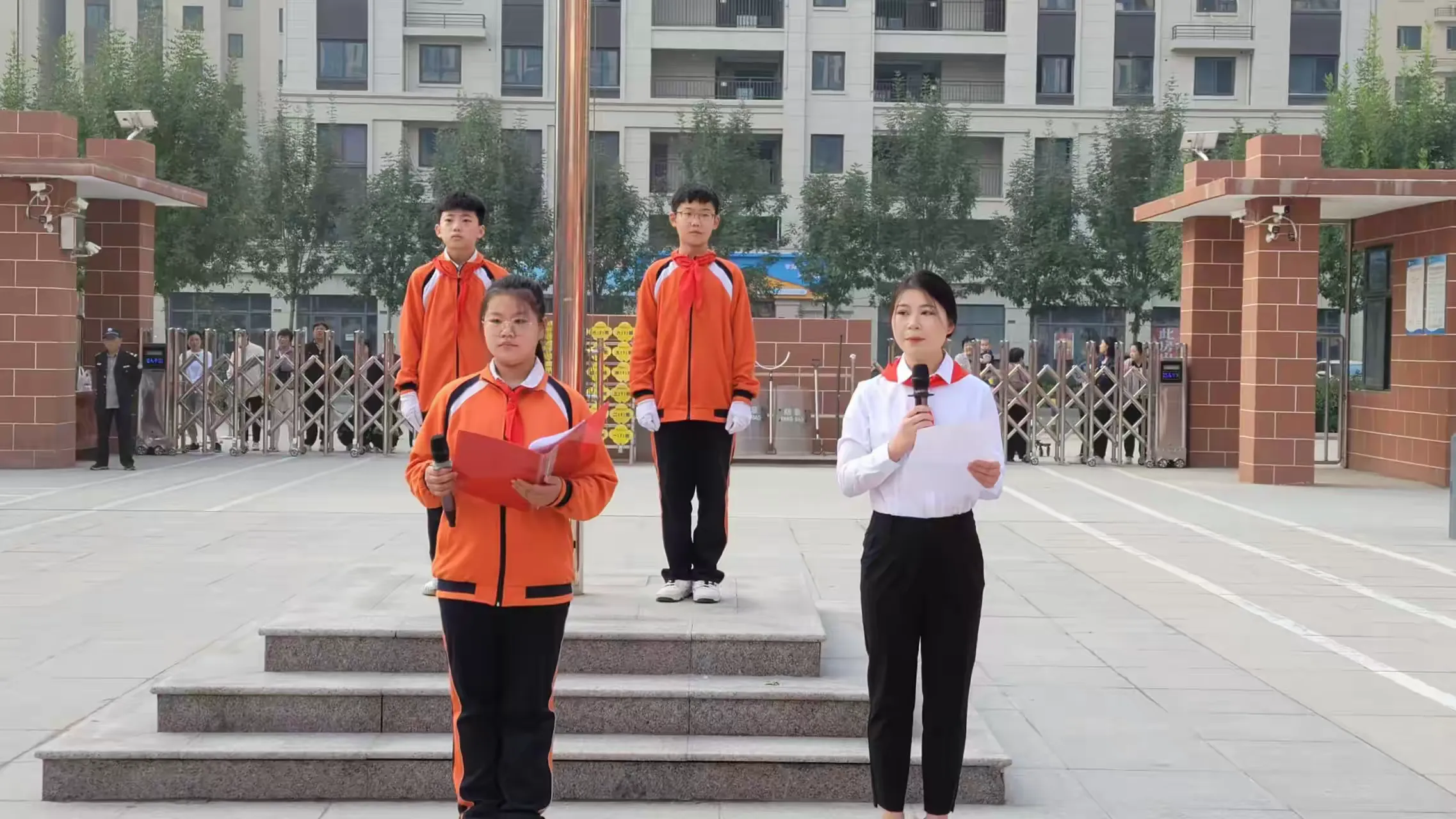 简篇-“筑梦新时代,争做好队员” 郓城县利民小学少年先锋队入队仪式