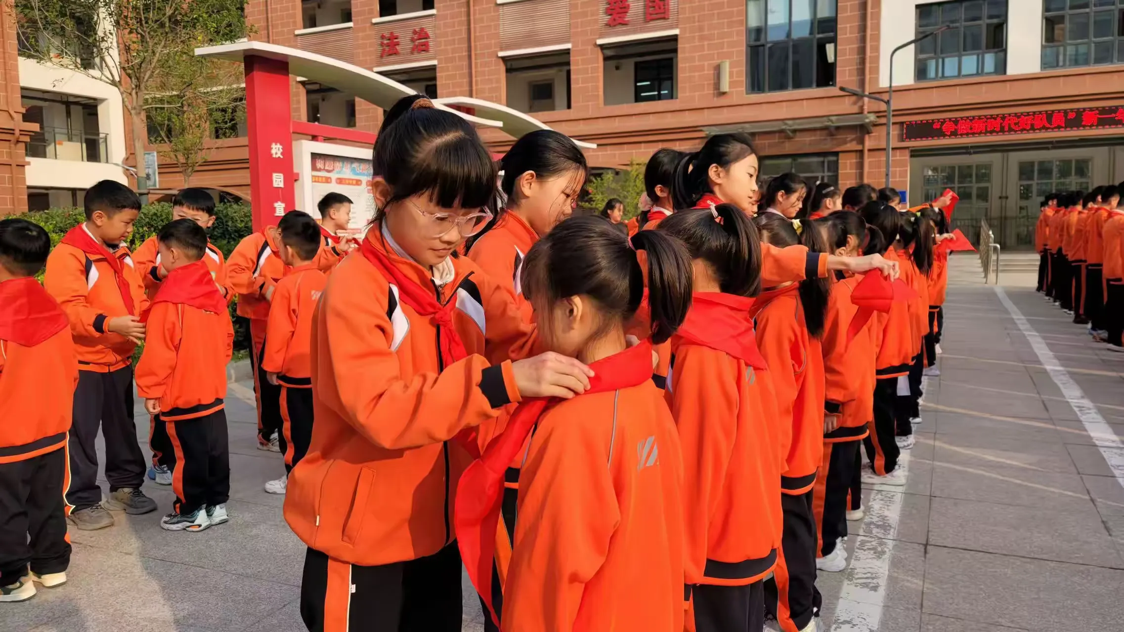 简篇-“筑梦新时代,争做好队员” 郓城县利民小学少年先锋队入队仪式