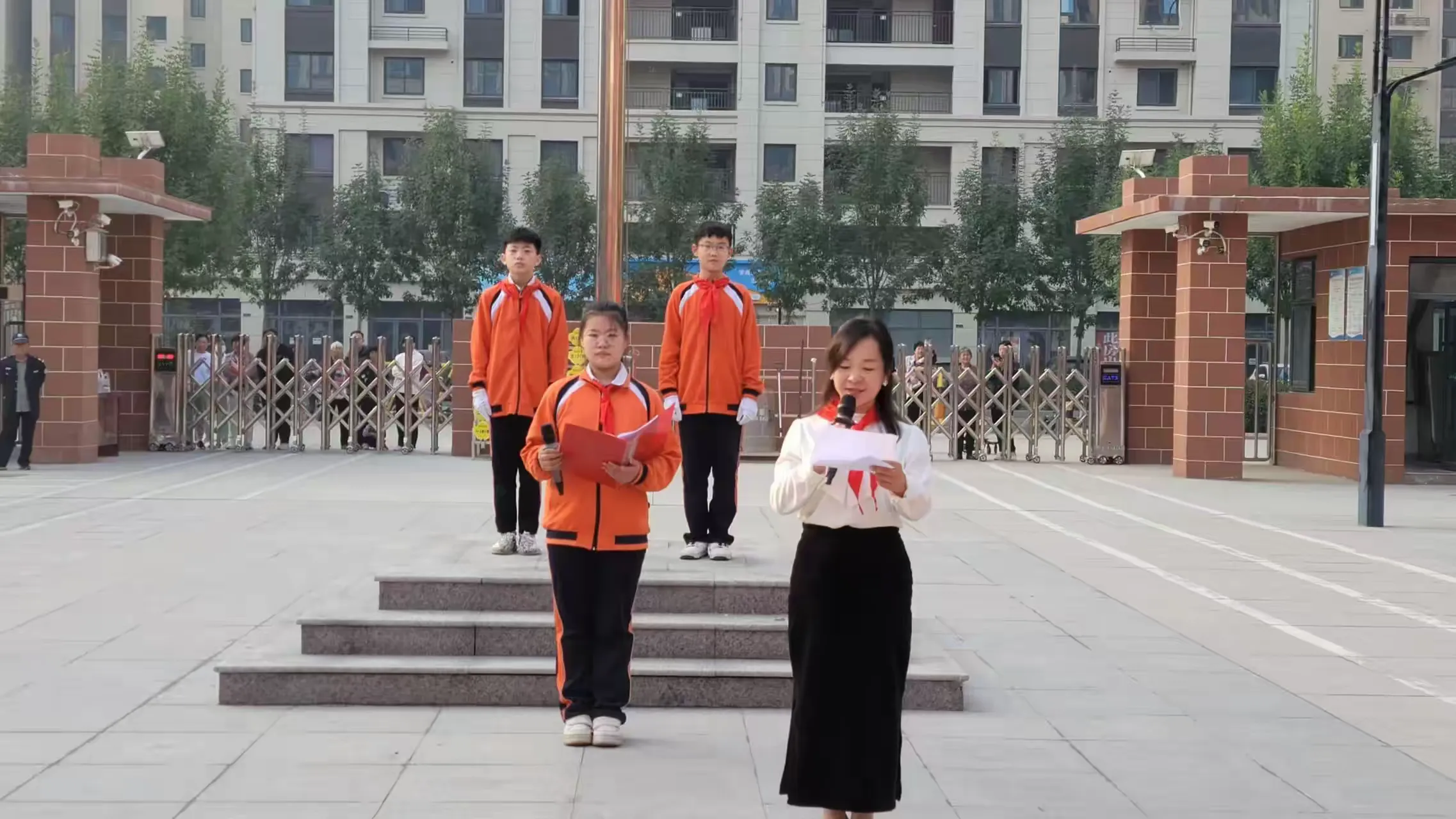 简篇-“筑梦新时代,争做好队员” 郓城县利民小学少年先锋队入队仪式
