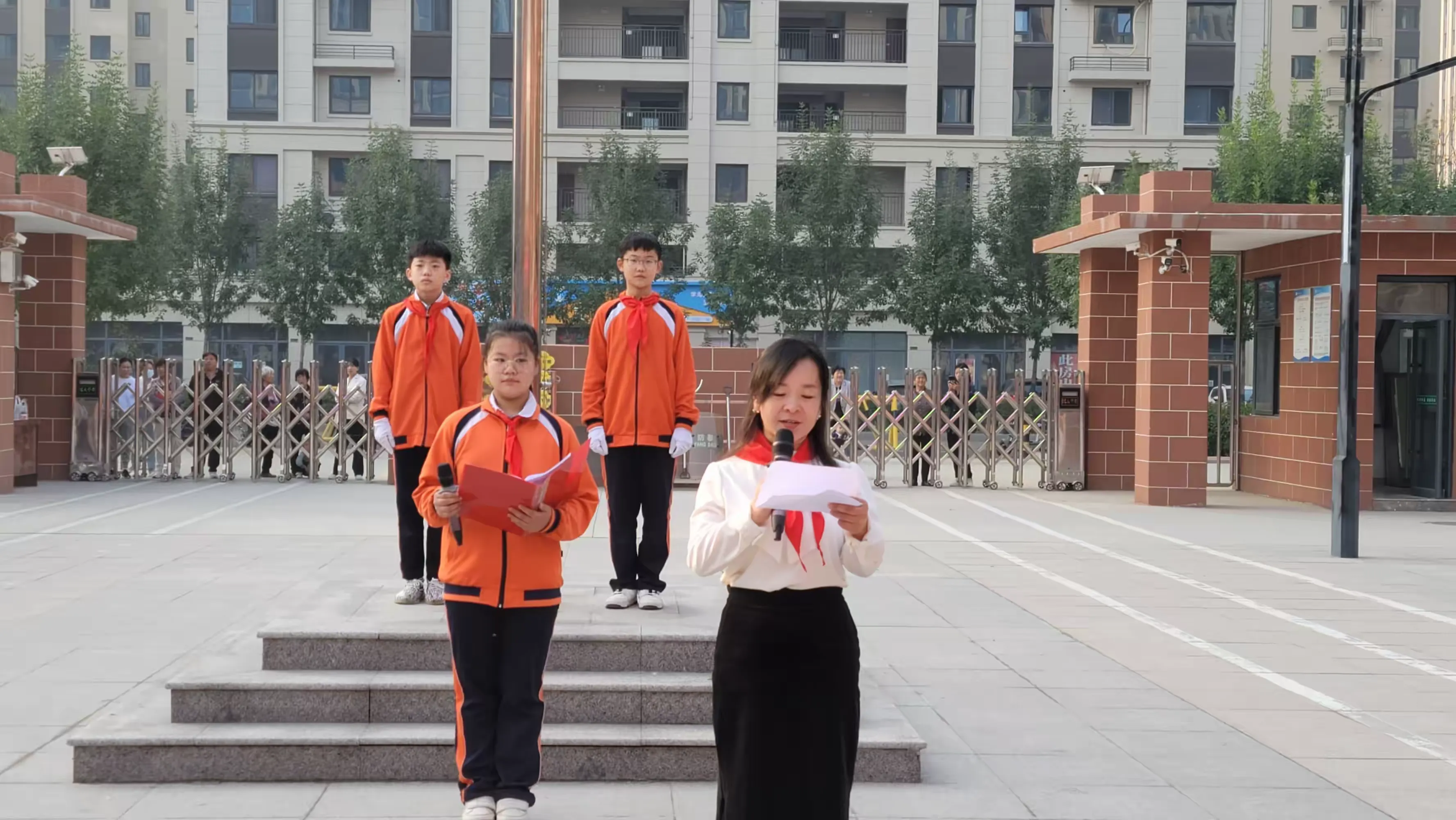 简篇-“筑梦新时代,争做好队员” 郓城县利民小学少年先锋队入队仪式