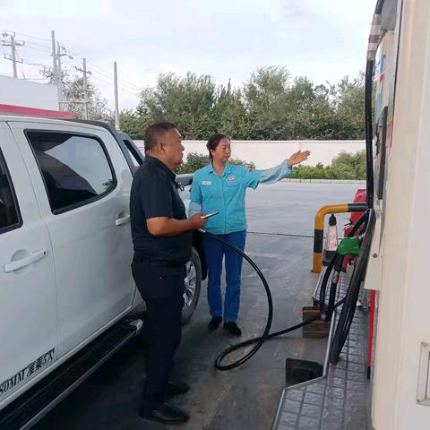 【戈壁明珠|百日攻坚】石河子销售公司兰州湾加油站：多措并举保障秋收油品供应