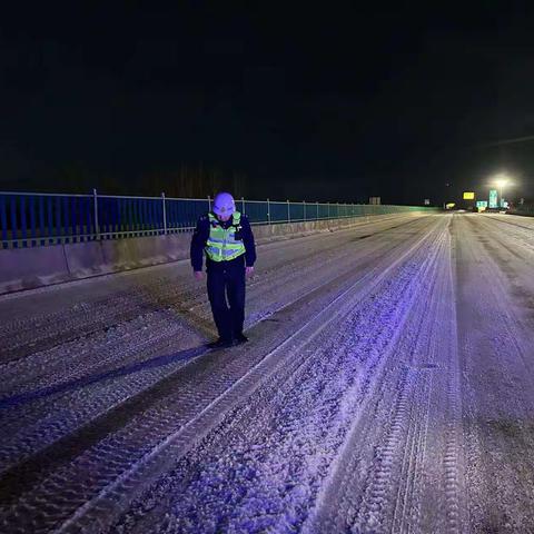 除雪保通我们在行动