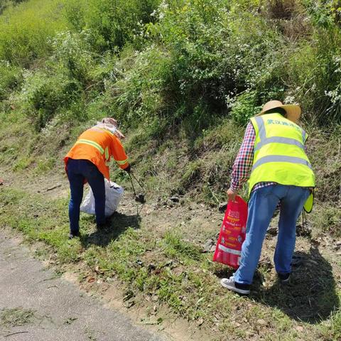 姚家集街道对“黄土公路、木兰大道沿线”进行集中大整治