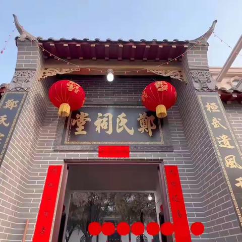 红尘似血绘青衫 ，我花开后百花残。                  记孟居东关舞狮花篮精彩表演