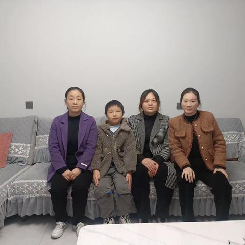 家访有温度 教育有情怀——淮滨县实验小学三年级18班开展家访活动