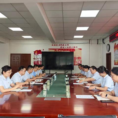 吴仰英同志一行赴城西兵团支行召开干部大会