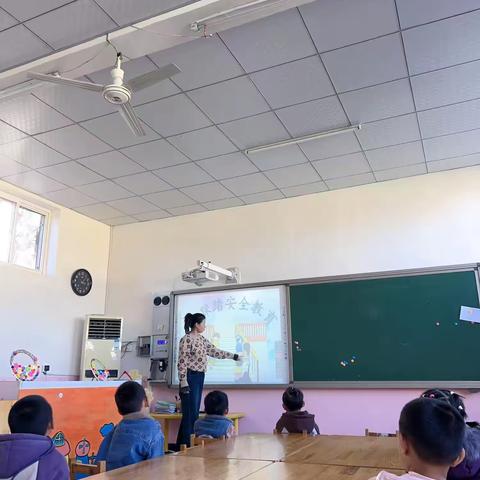 实战演练防踩踏，安全教育润童心——涞水镇学区水北幼儿园防踩踏演练活动