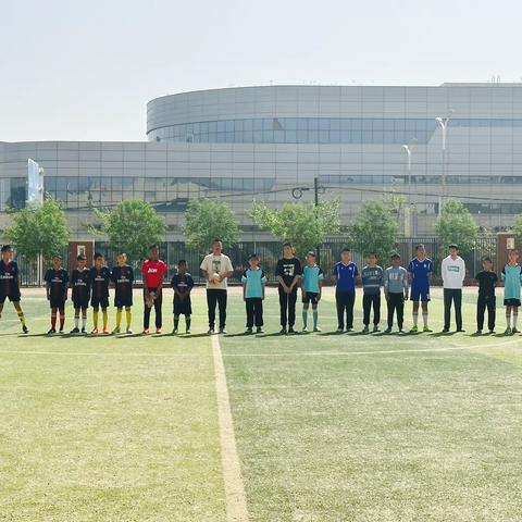 驰骋绿茵场 追逐足球梦——和田市玉龙喀什镇小学与和田市北京海淀小学进行了一场友谊赛