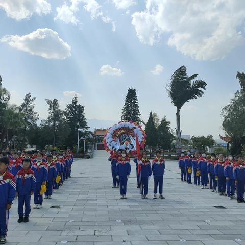 何家寨小学清明祭扫活动