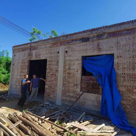 白沙县住建局到七坊镇开展危房改造质量安全以及施工进度情况