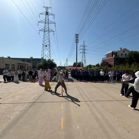 凝“绳”聚力    “拔”出精彩----许庄中学迎新生拔河比赛