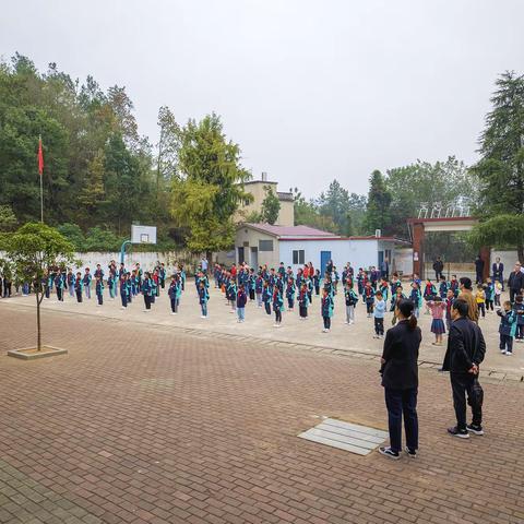 书香浸校园，阅读润童心----浠水县第八实验小学王岩校区微笑图书室捐赠仪式记实