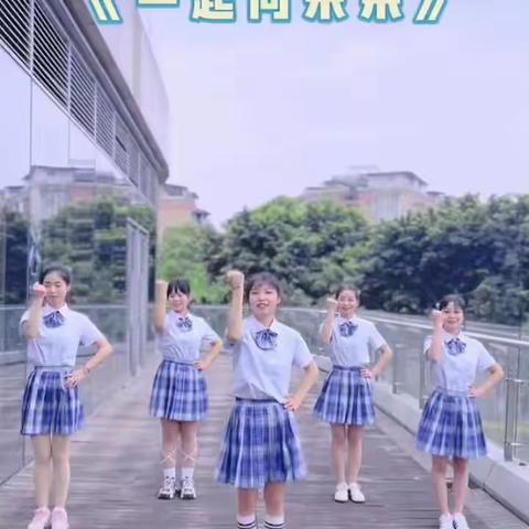 大班主题活动——好大一个家                   星期一：月亮船