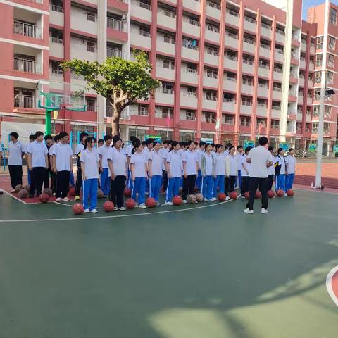 篮球胸前传接球同课异构：碰撞思维，共促成长