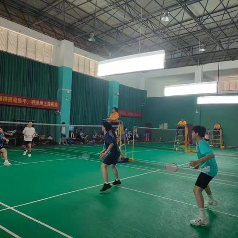 挥拍逐梦，“羽”动青春——我校参加海口市中小学生羽毛球比赛纪实