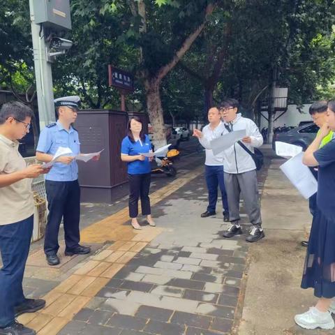 以“雨”为令——小寨路街道朱雀大街积水点位扎实开展防汛应急演练