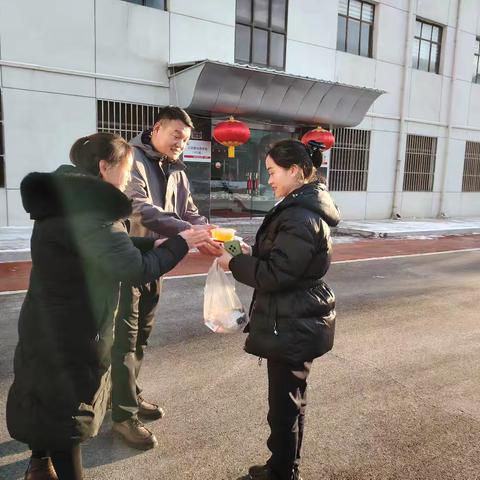 情暖除夕夜，饺子送温馨