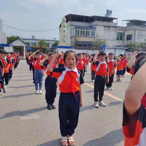 队旗飘飘梦飞扬，争做时代好少年——板桥中心小学一年级新生入队仪式