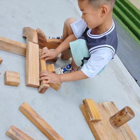 清平镇中心幼儿园军户李分园户外自主游戏